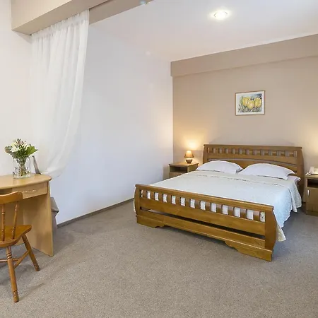 Centralny Hotel كريفوي روغ المظهر الخارجي الصورة